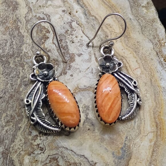 Southwest Sterling Silver Orange Spiny Oyster Dangle Earrings Flower Feather - Picture 1 of 5